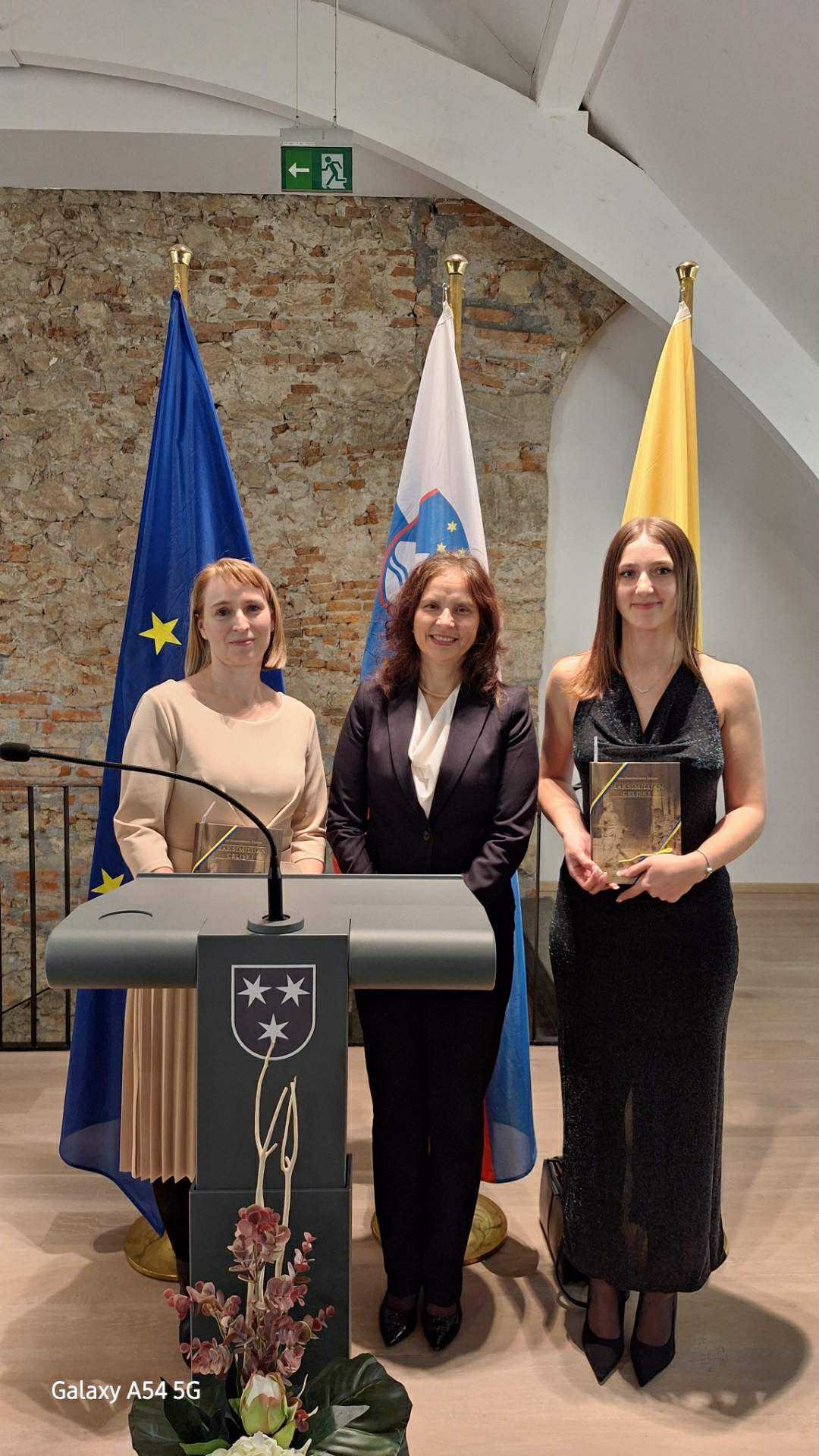 Naše diplomantke navdihujejo: Sprejem za najuspešnejše v Knežjem dvoru v Celju